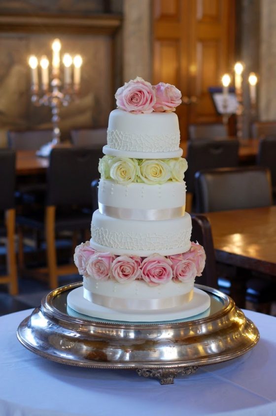 An Elegant Wedding Cake for the Painted Hall